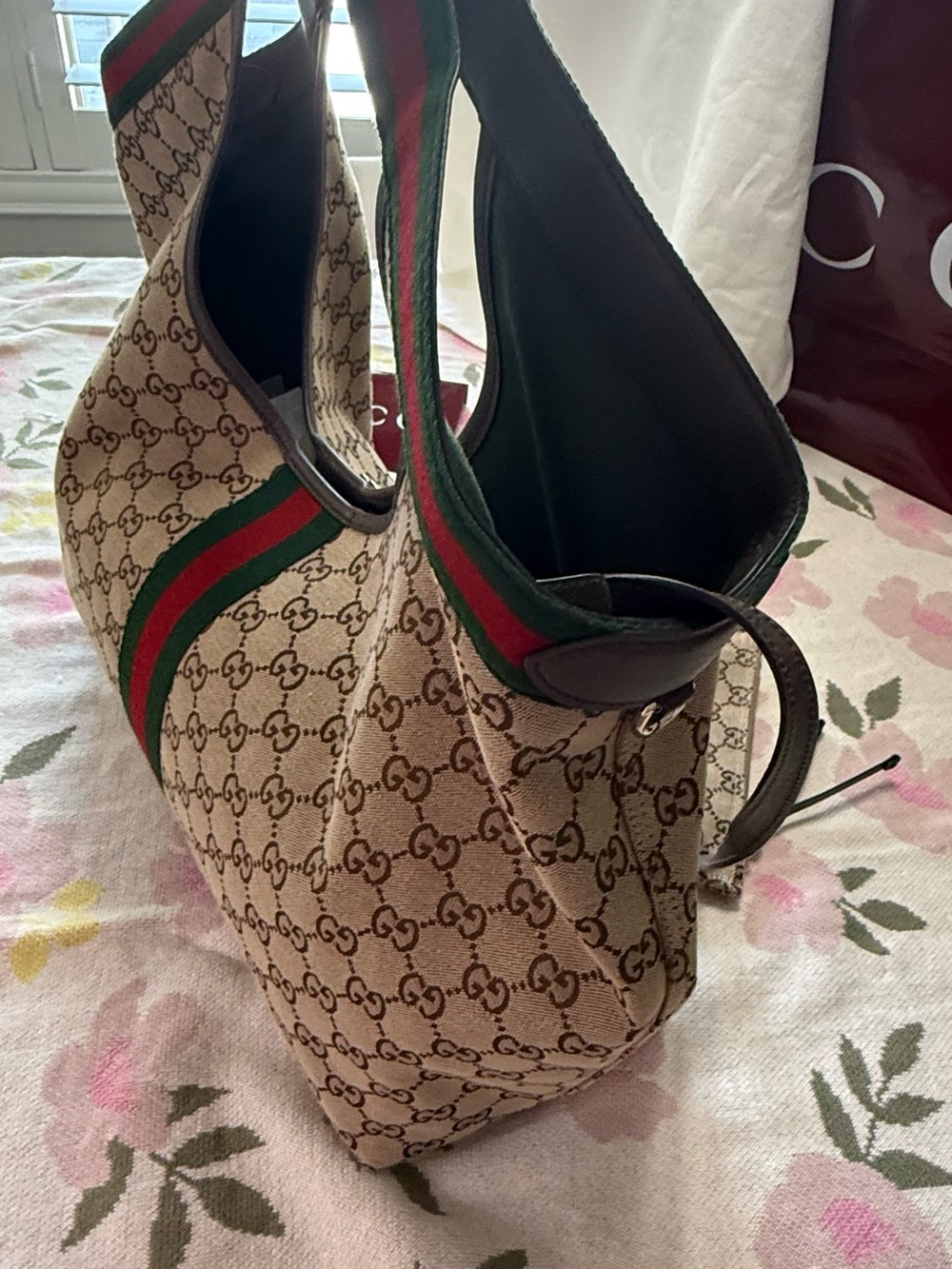 Authentic Gucci Giglio large GG canvas tote bag with with detachable pouch. - Picture 5 of 17